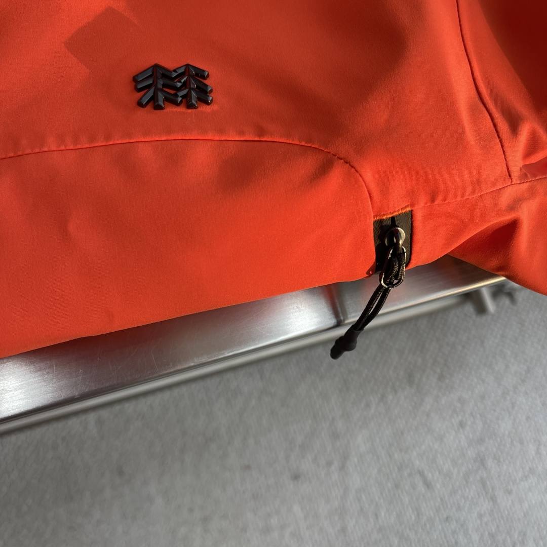  

-KOLON SPORT    1992 户外登山徒步运动外防水冲锋衣
采用GORE- TEX面料