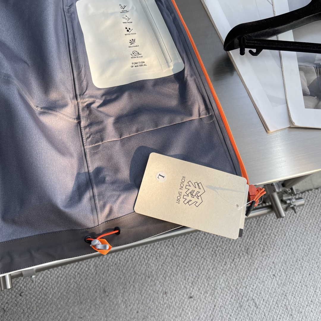  

-KOLON SPORT    1992 户外登山徒步运动外防水冲锋衣
采用GORE- TEX面料