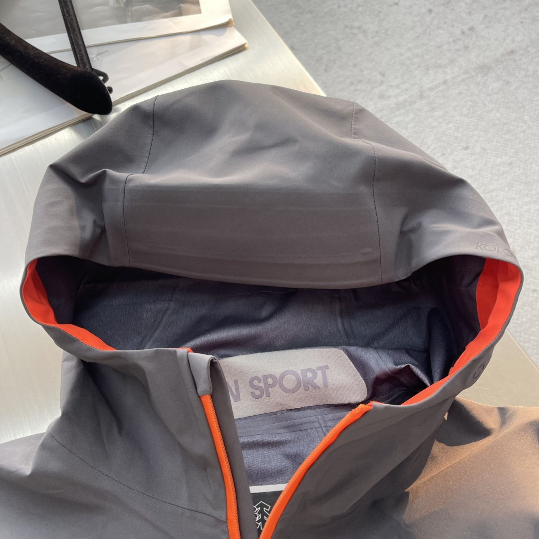  

-KOLON SPORT    1992 户外登山徒步运动外防水冲锋衣
采用GORE- TEX面料