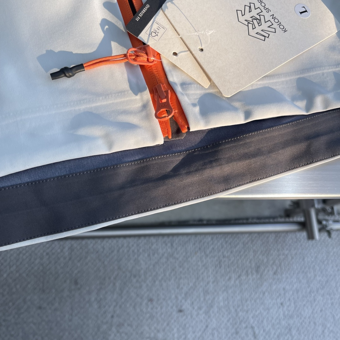  

-KOLON SPORT    1992 户外登山徒步运动外防水冲锋衣
采用GORE- TEX面料