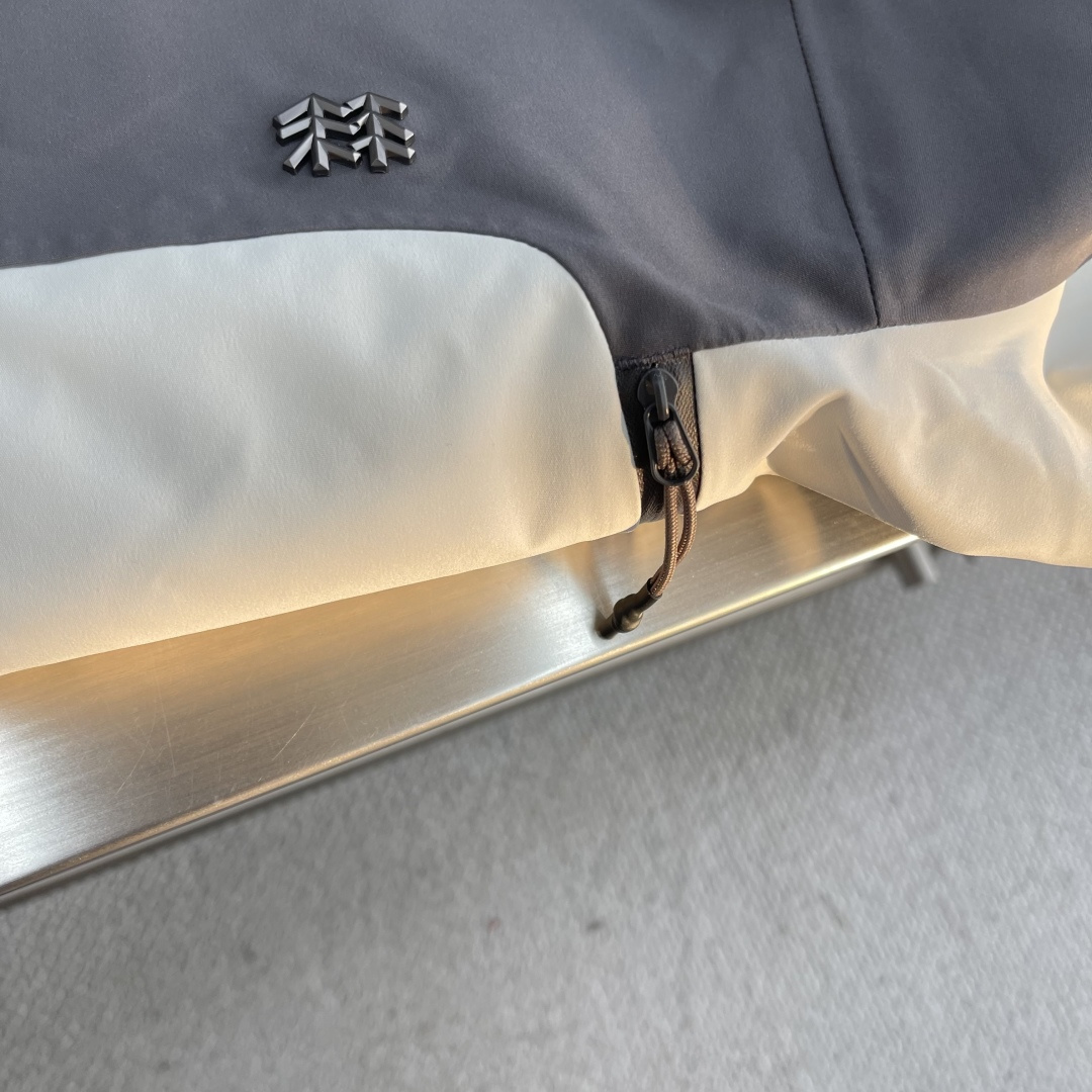  

-KOLON SPORT    1992 户外登山徒步运动外防水冲锋衣
采用GORE- TEX面料