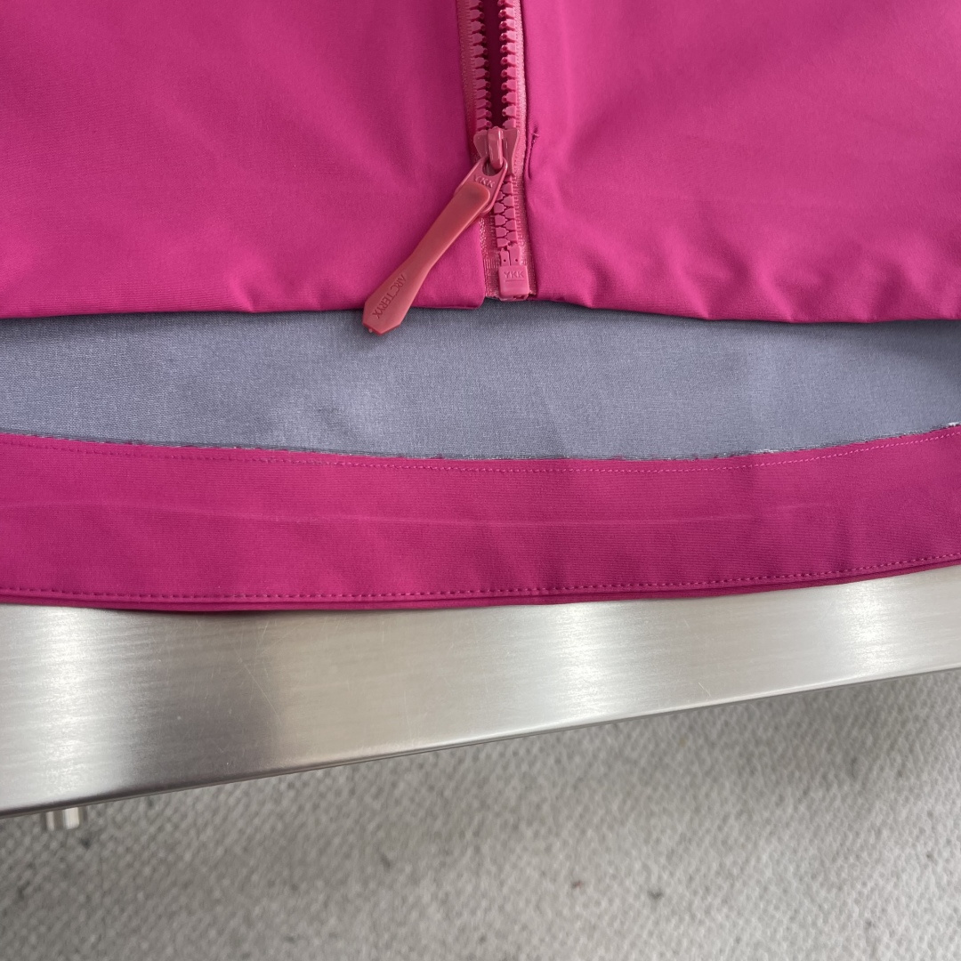 

-🐦 鸟家 AlP🆕ha系列 Sv 第7代 GORE-TEX Pro 刺绣Logo图案休闲运动连帽拉