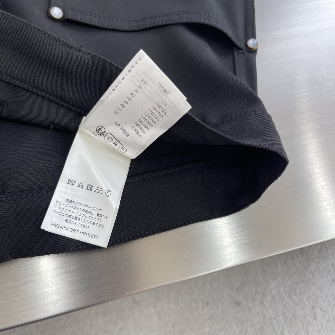 -驴牌 绿松石皮标西裤长裤采用新剪绵羊毛纺纱染色面料，无尘除静电车间高速剑杆机织生胚 ，双面织法反面缎纹