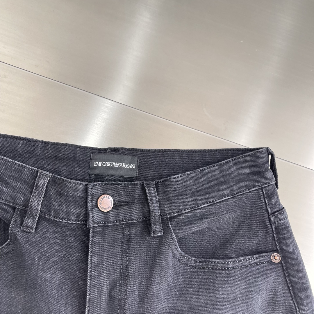 

-EA 阿玛泥   原单正品 四季常青基础款男士仔裤 重工洗水经典怀旧复古风 相信牛仔裤在大家心中已