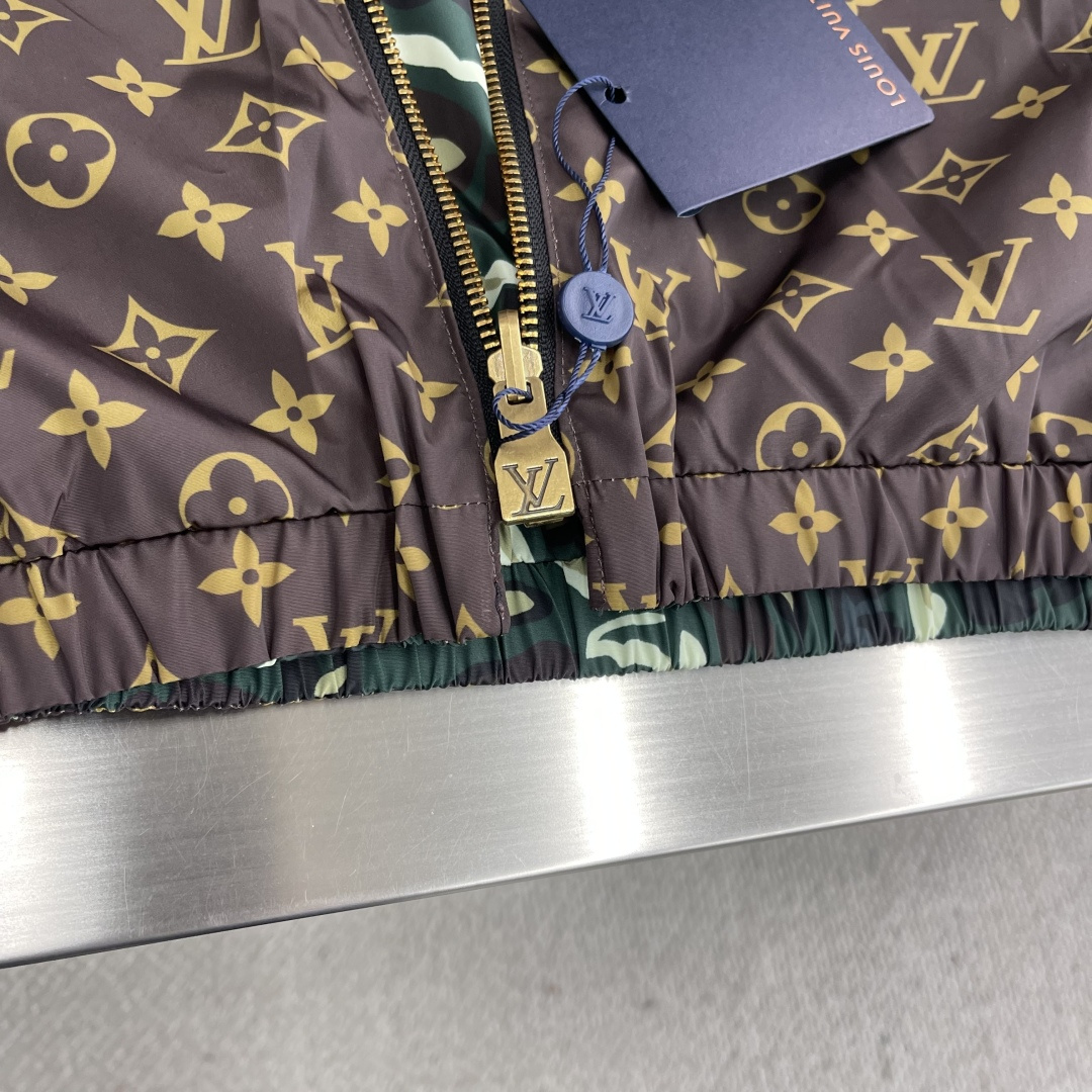 

-驴牌       25ss新款Nigo 联名款 双面连帽拉链夹克，男女同款，高版本！
码数：S.M