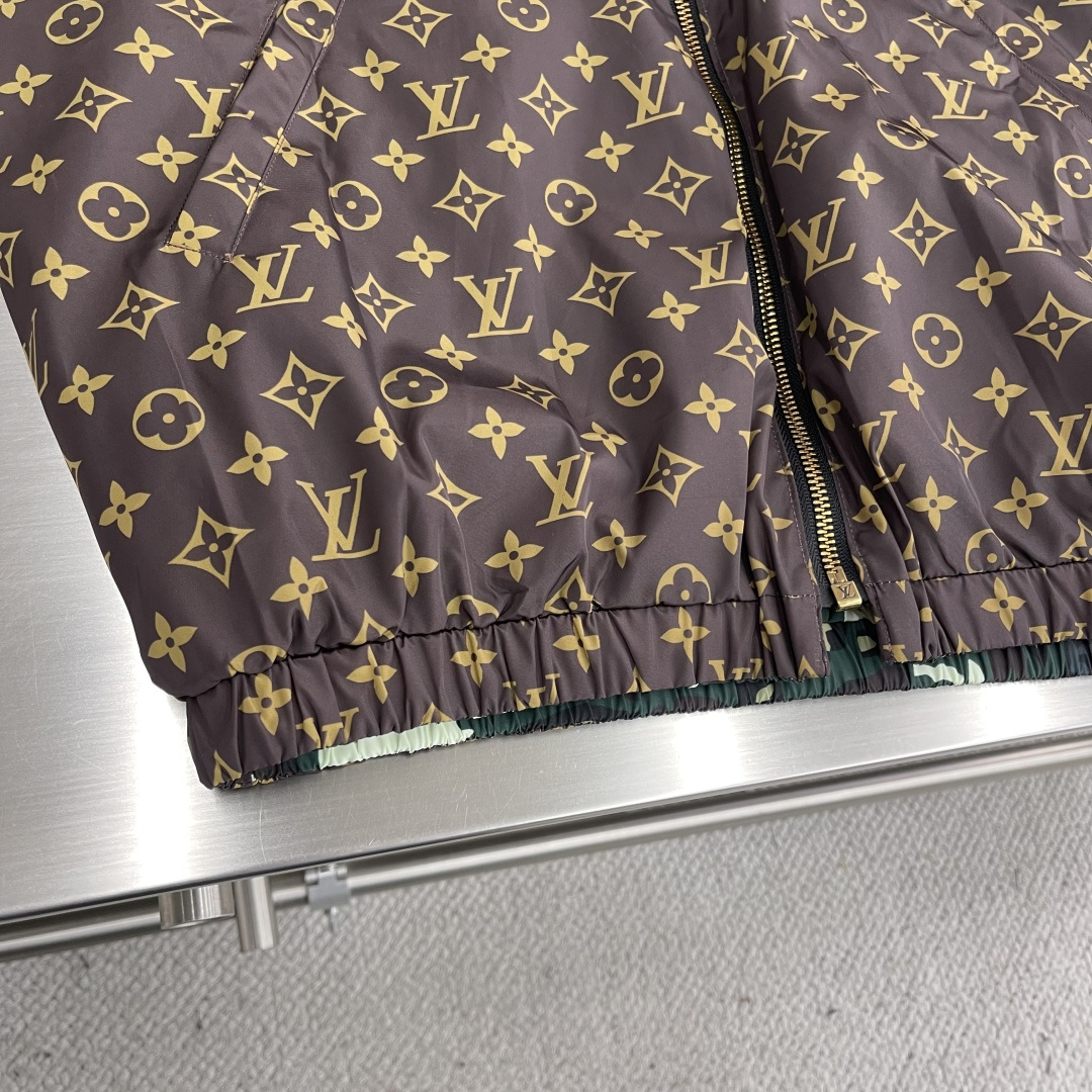 

-驴牌       25ss新款Nigo 联名款 双面连帽拉链夹克，男女同款，高版本！
码数：S.M