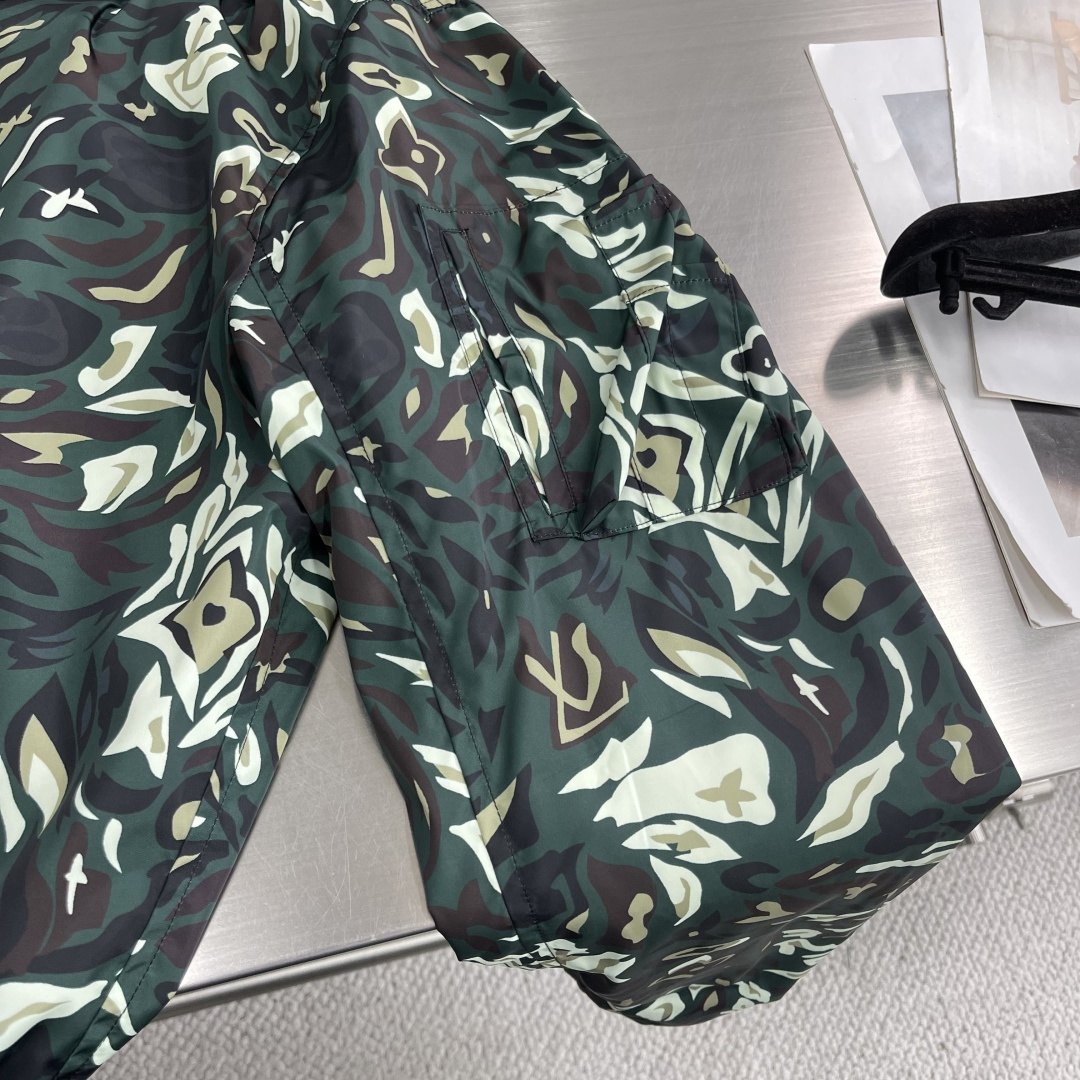 

-驴牌       25ss新款Nigo 联名款 双面连帽拉链夹克，男女同款，高版本！
码数：S.M