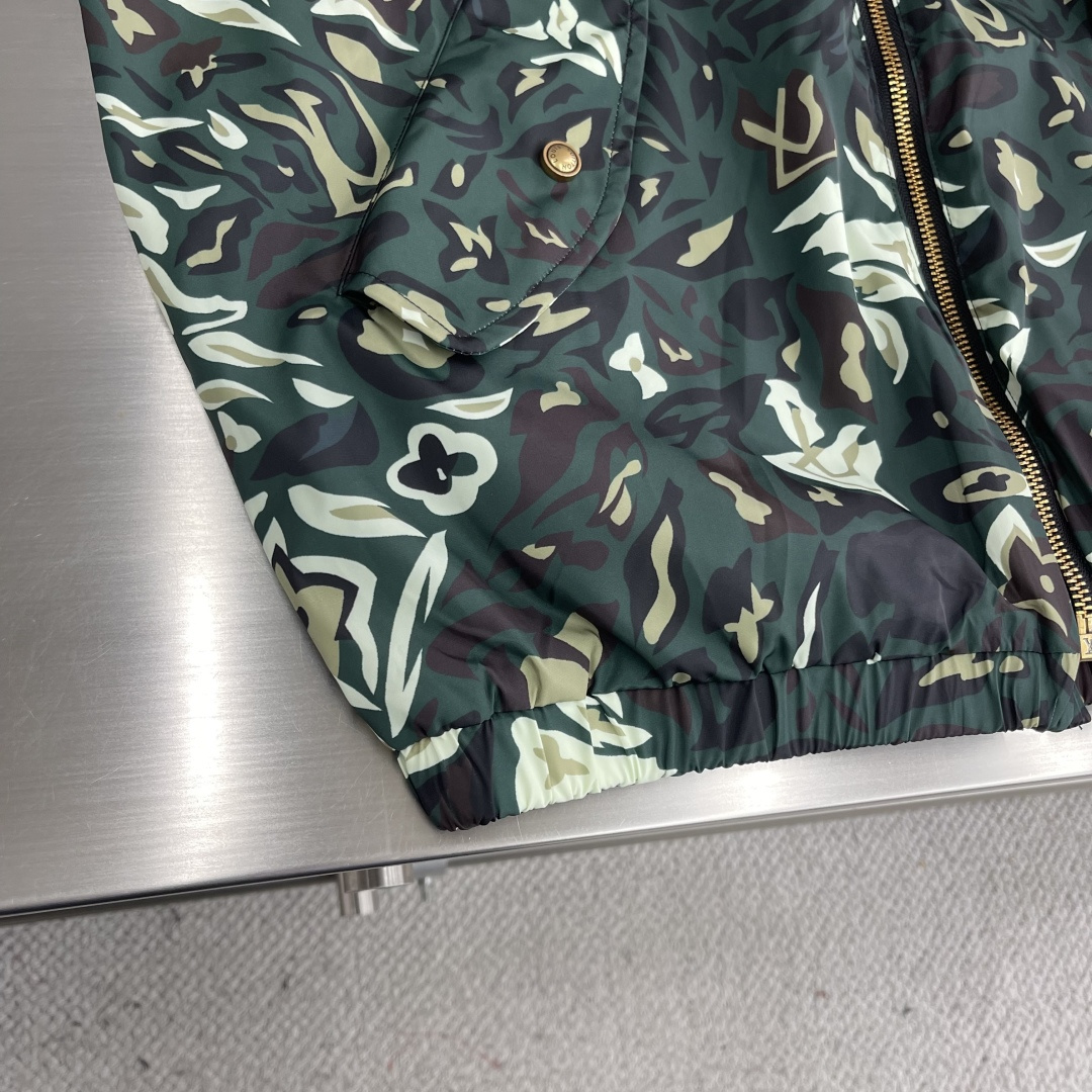 

-驴牌       25ss新款Nigo 联名款 双面连帽拉链夹克，男女同款，高版本！
码数：S.M