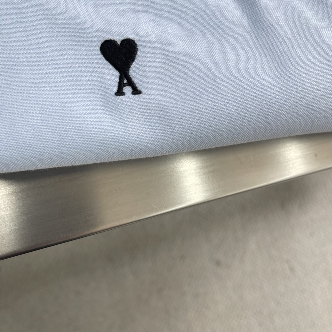 -Ami Paris 爱心刺绣衬衫定制臻品柔韧牛津棉布 质感卓越 紧致而爽滑 舒适贴肤 纯净之白 演绎极