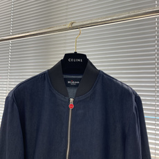 -Kiton 牛仔夹克——经典棒球服款式这款Kiton夹克采用优质100%纯棉面料,质地厚实且柔软 -Kiton 牛仔夹克——经典棒球服款式这款Kiton夹克采用优质100%纯棉面料,质地厚实且柔软