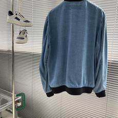 -Kiton 牛仔夹克——经典棒球服款式这款Kiton夹克采用优质100%纯棉面料,质地厚实且柔软 -Kiton 牛仔夹克——经典棒球服款式这款Kiton夹克采用优质100%纯棉面料,质地厚实且柔软