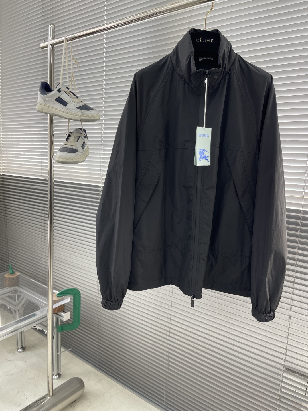 

-BBR       25Fw新款战马刺绣连帽外套 
马术骑士徽章外套 经典黑色连帽 背后刺绣
码数