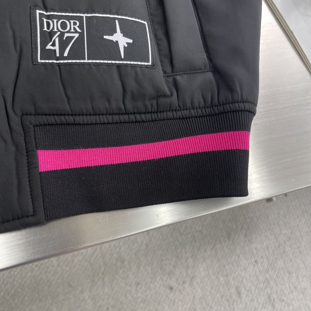 

-Dio      25ss新款DIO AND LEWIS HAMILTON 短夹克 
采用黑色科技