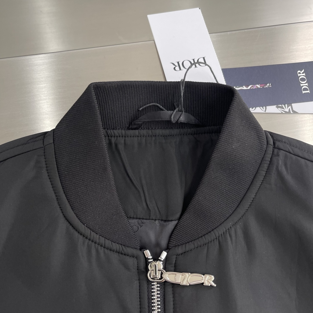 

-Dio      25ss新款DIO AND LEWIS HAMILTON 短夹克 
采用黑色科技