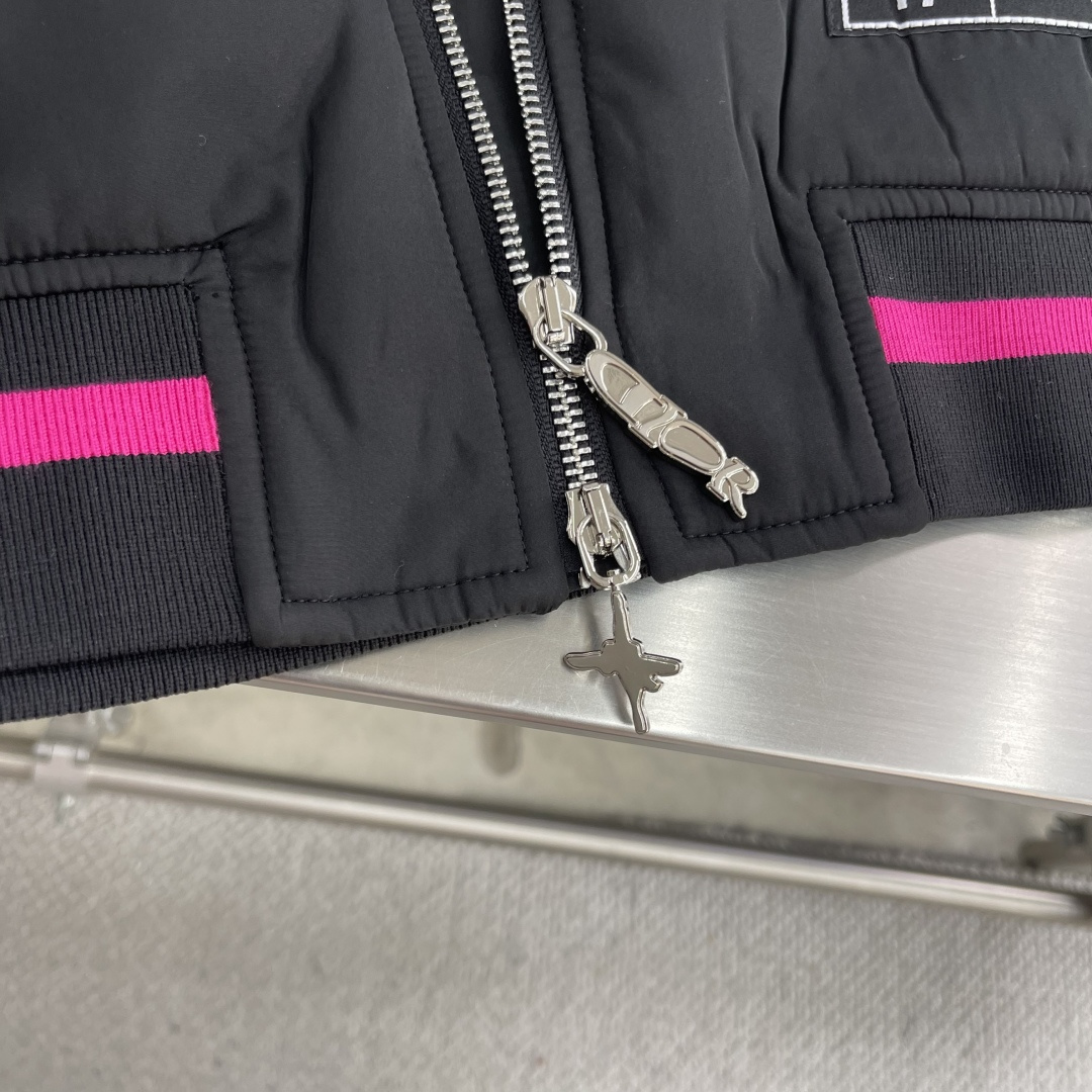 

-Dio      25ss新款DIO AND LEWIS HAMILTON 短夹克 
采用黑色科技