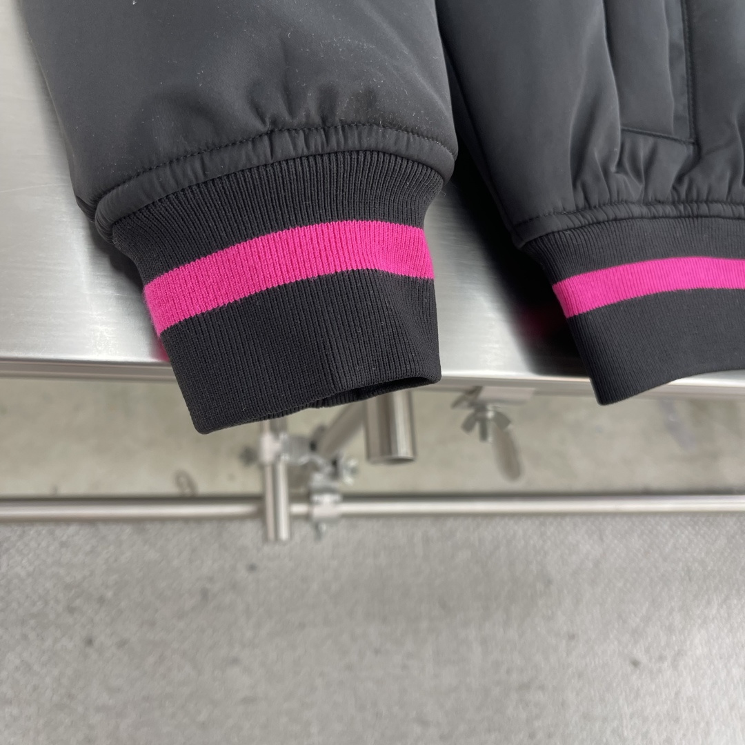 

-Dio      25ss新款DIO AND LEWIS HAMILTON 短夹克 
采用黑色科技