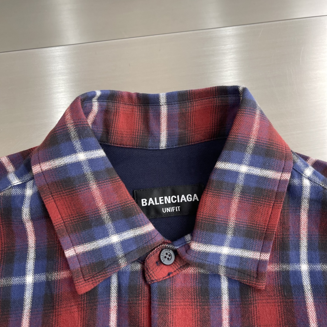 

-Balenciag 格纹双层衬衫外套
定制11尊享棉韵格纹料 定制高级绒洗水兰卫衣料 纹理清晰 质