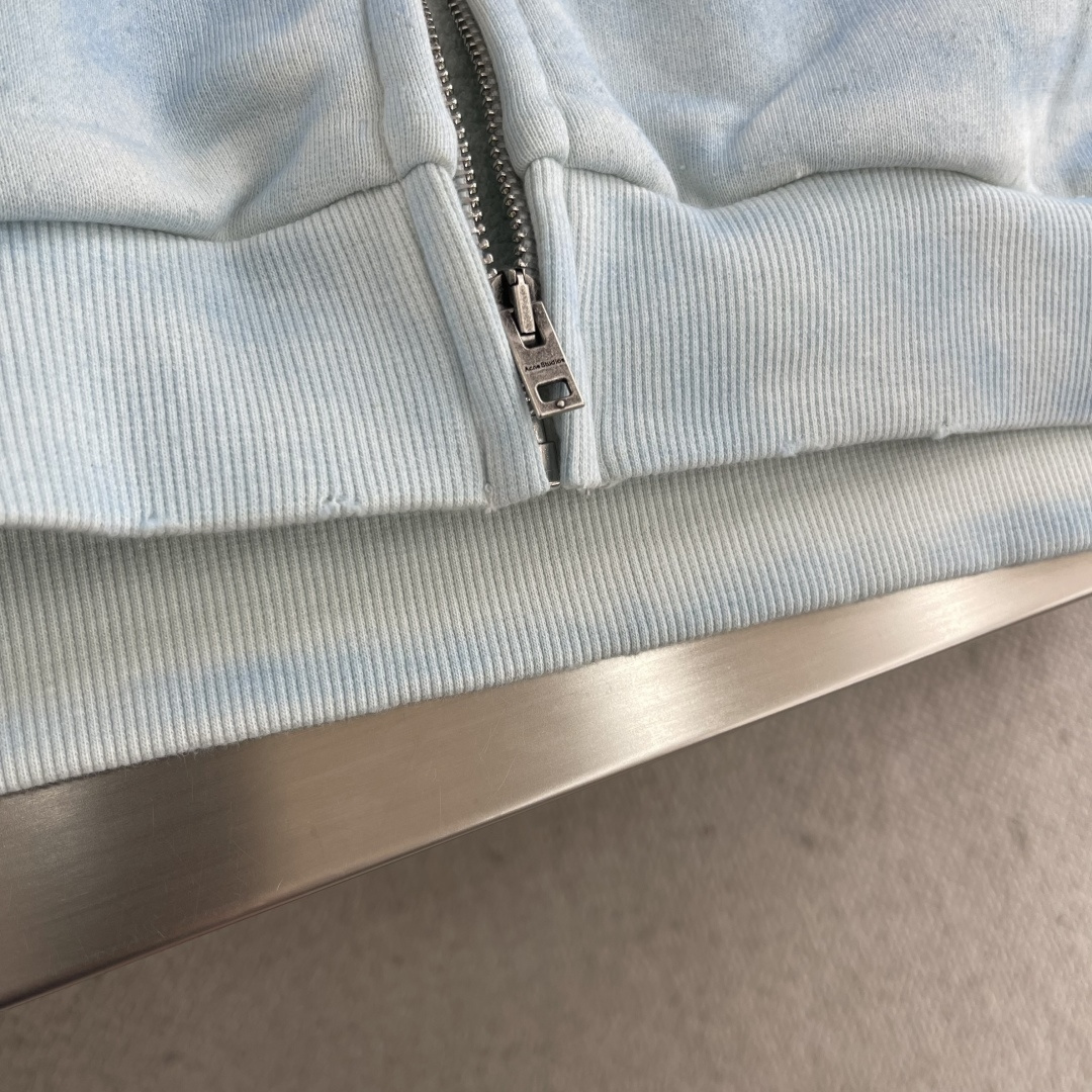 

-ACNE Studio   25SS印花做旧拉链卫衣
定织定染400克精梳棉：专机织造高克重毛圈结