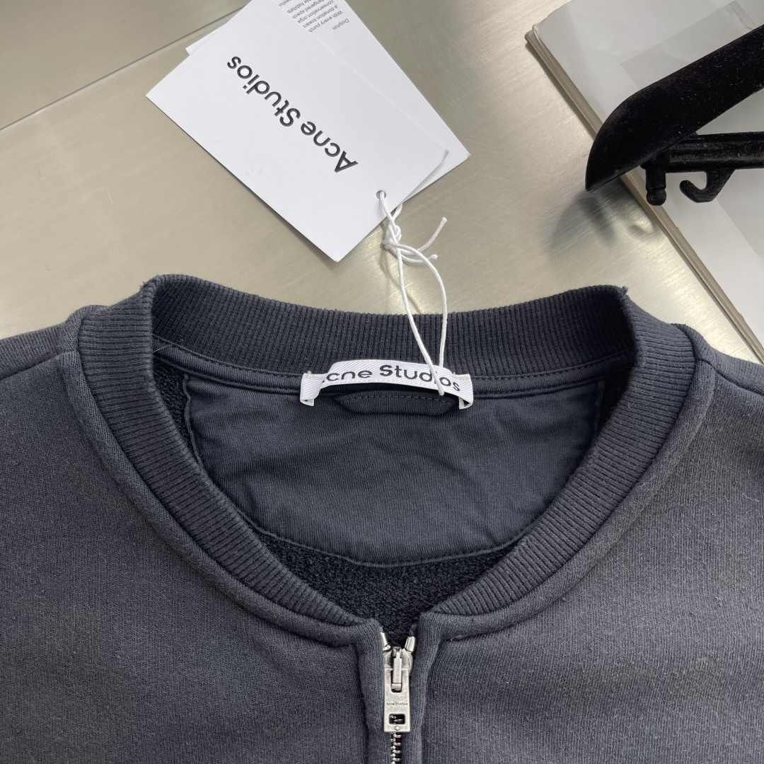 

-ACNE Studio   25SS印花做旧拉链卫衣
定织定染400克精梳棉：专机织造高克重毛圈结