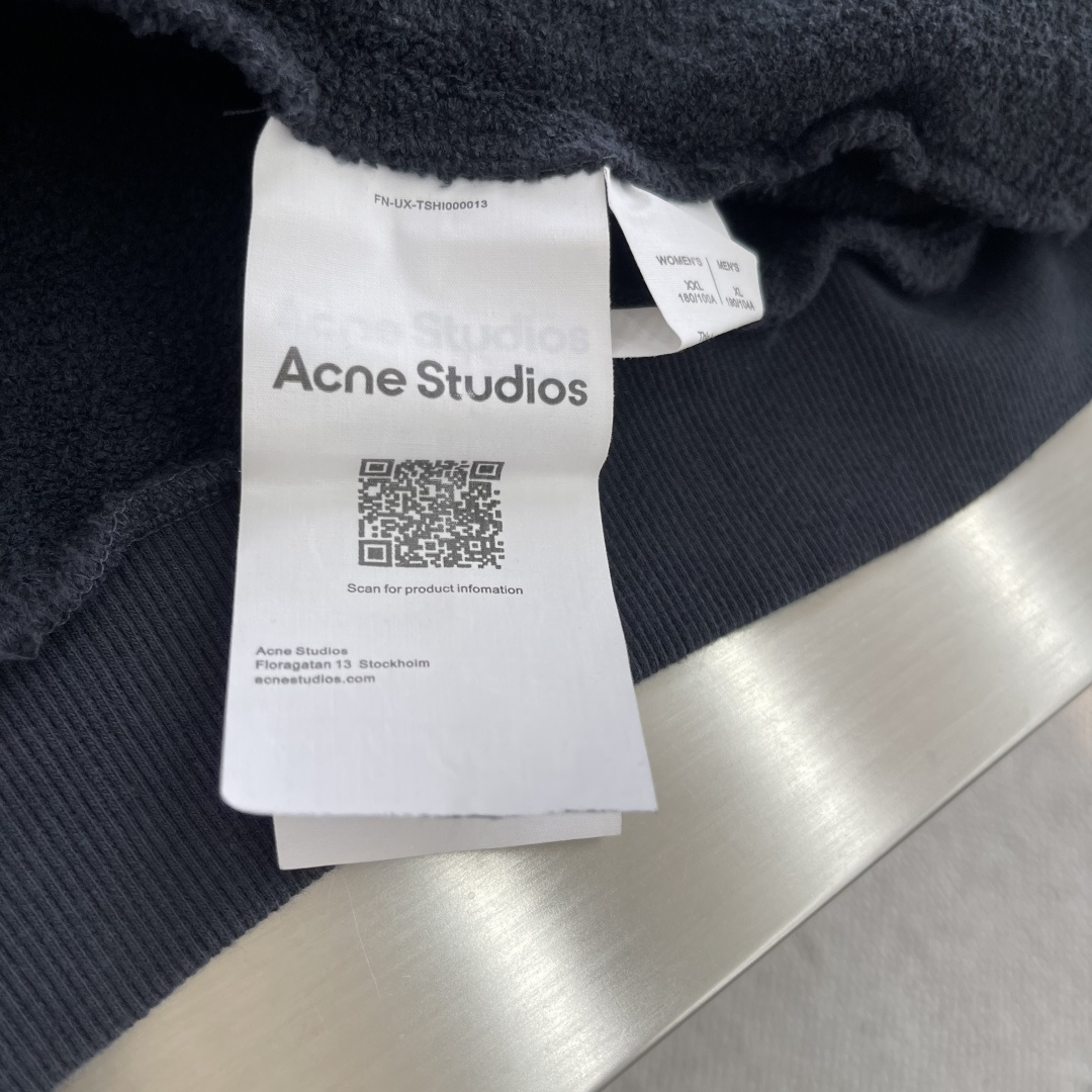 

-ACNE Studio   25SS印花做旧拉链卫衣
定织定染400克精梳棉：专机织造高克重毛圈结