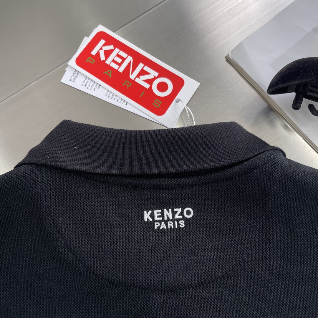 

-Kenz   2025春夏新款男士标识短袖Polo衫
延续经典商务休闲翻领POLO恤.该款Polo