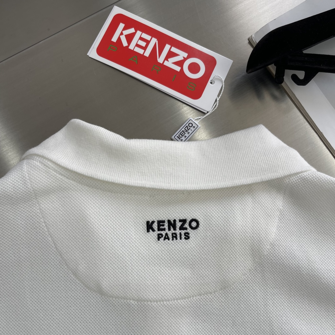 

-Kenz   2025春夏新款男士标识短袖Polo衫
延续经典商务休闲翻领POLO恤.该款Polo