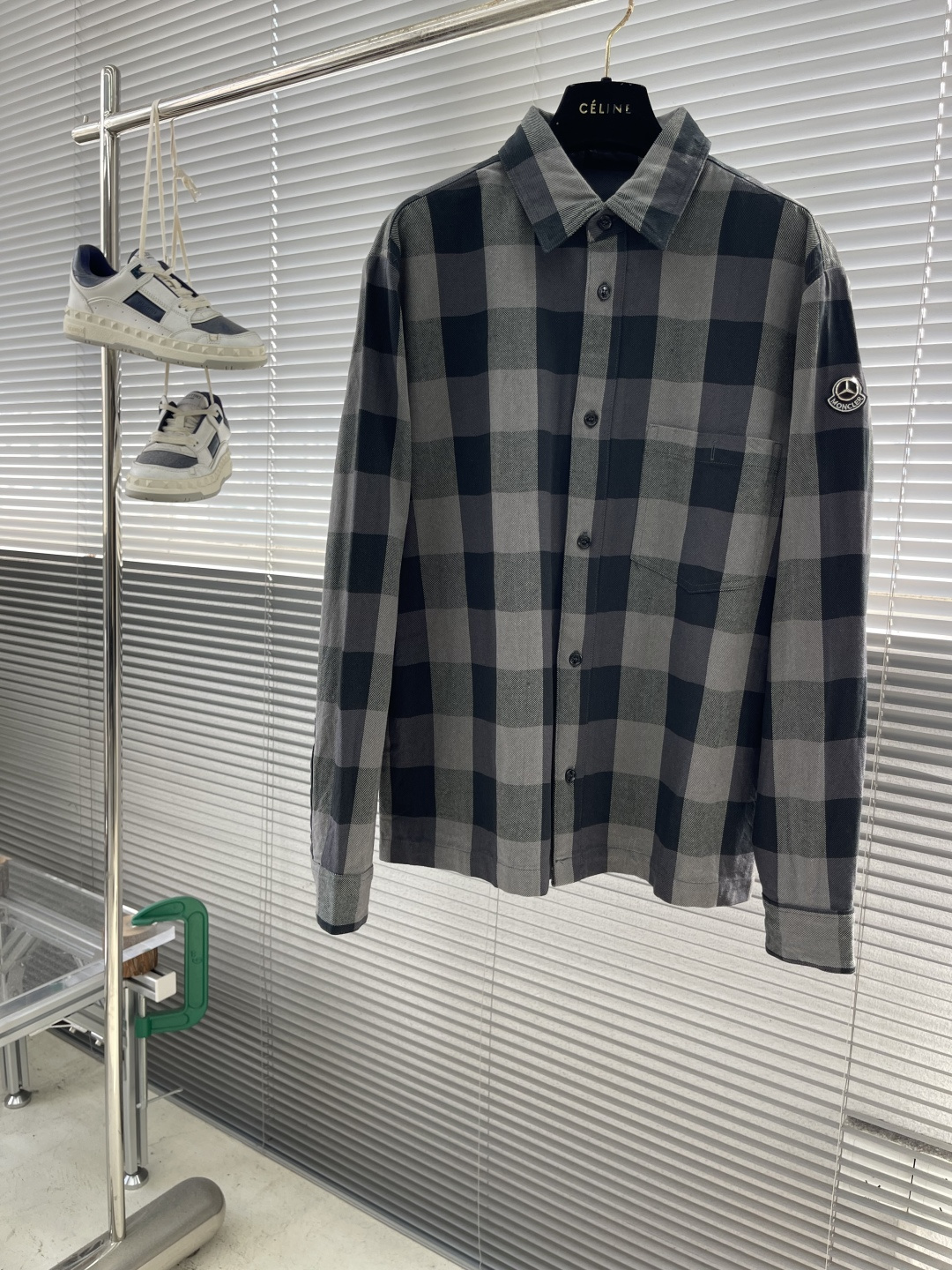 

-Mon x Mercedes-Benz 格纹衬衫
定制典织格彩棉质雅料 纹理清晰  触感细腻 舒适