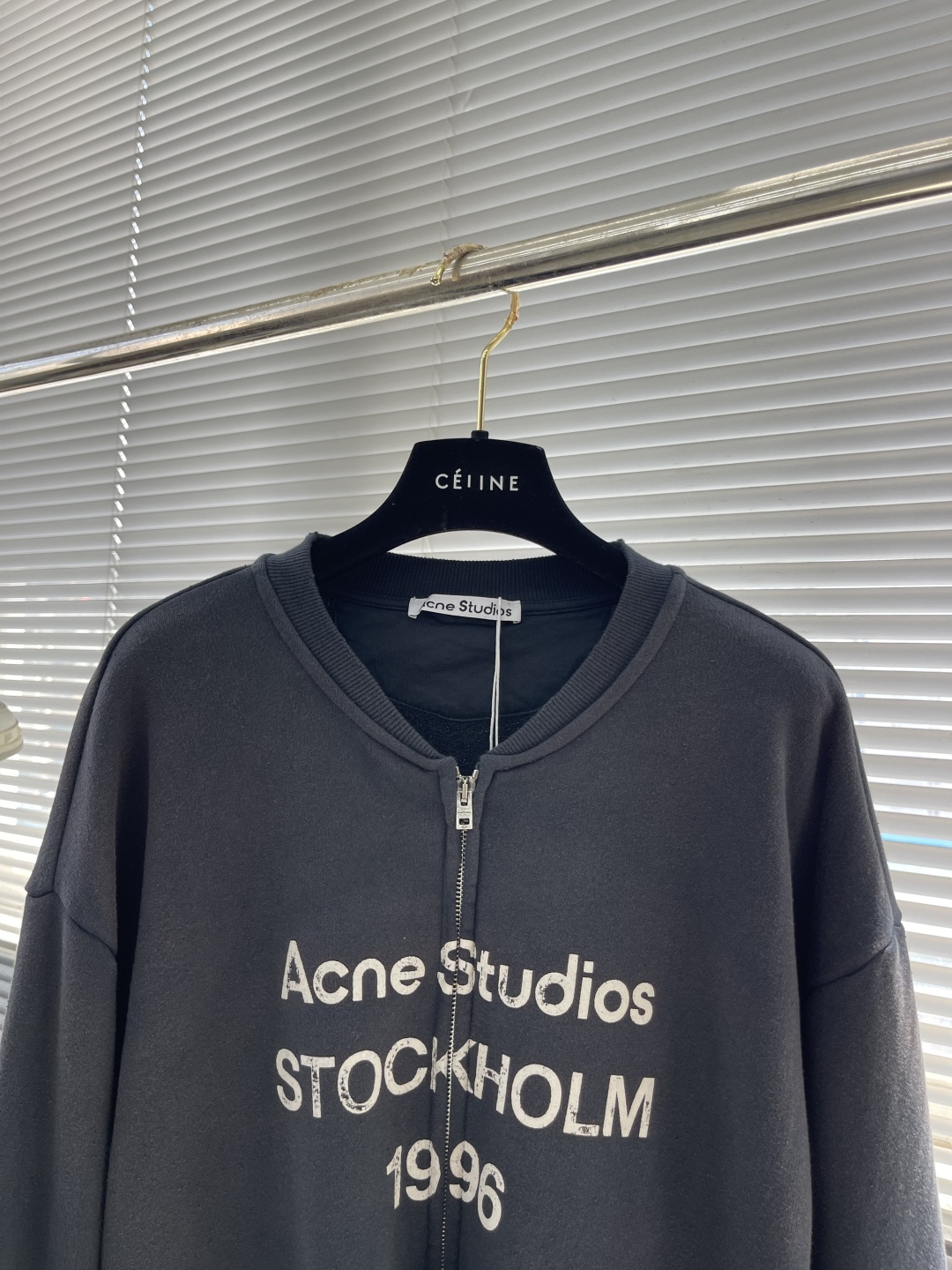 

-ACNE Studio   25SS印花做旧拉链卫衣
定织定染400克精梳棉：专机织造高克重毛圈结