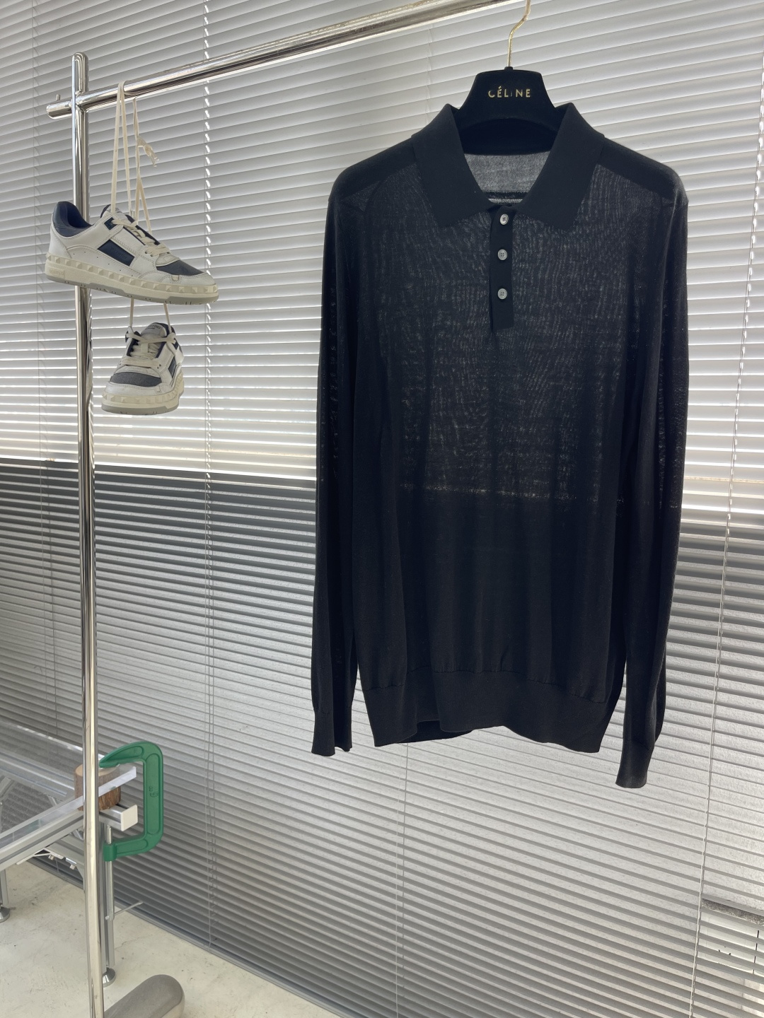 -Z ZEGN 25fw新款毛衣，这款毛衣采用50%羊毛，50%天丝毛线制作而成，翻领设计搭配有纽扣，后