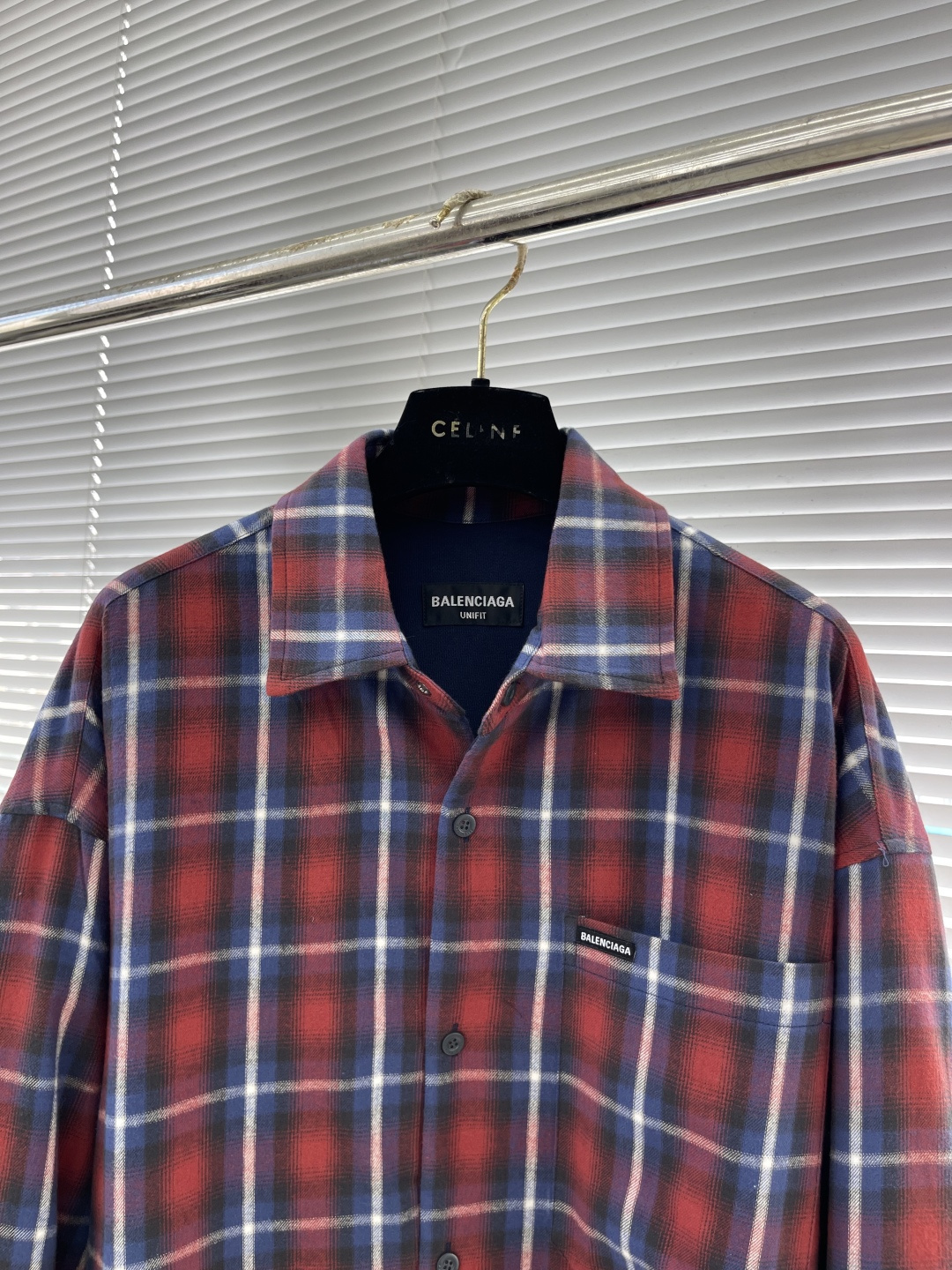 

-Balenciag 格纹双层衬衫外套
定制11尊享棉韵格纹料 定制高级绒洗水兰卫衣料 纹理清晰 质