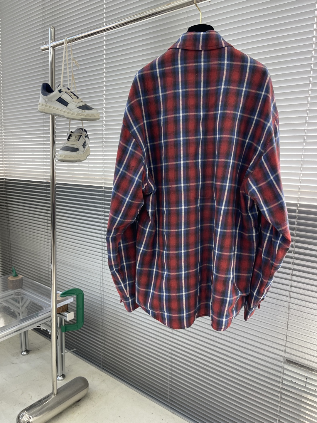 

-Balenciag 格纹双层衬衫外套
定制11尊享棉韵格纹料 定制高级绒洗水兰卫衣料 纹理清晰 质