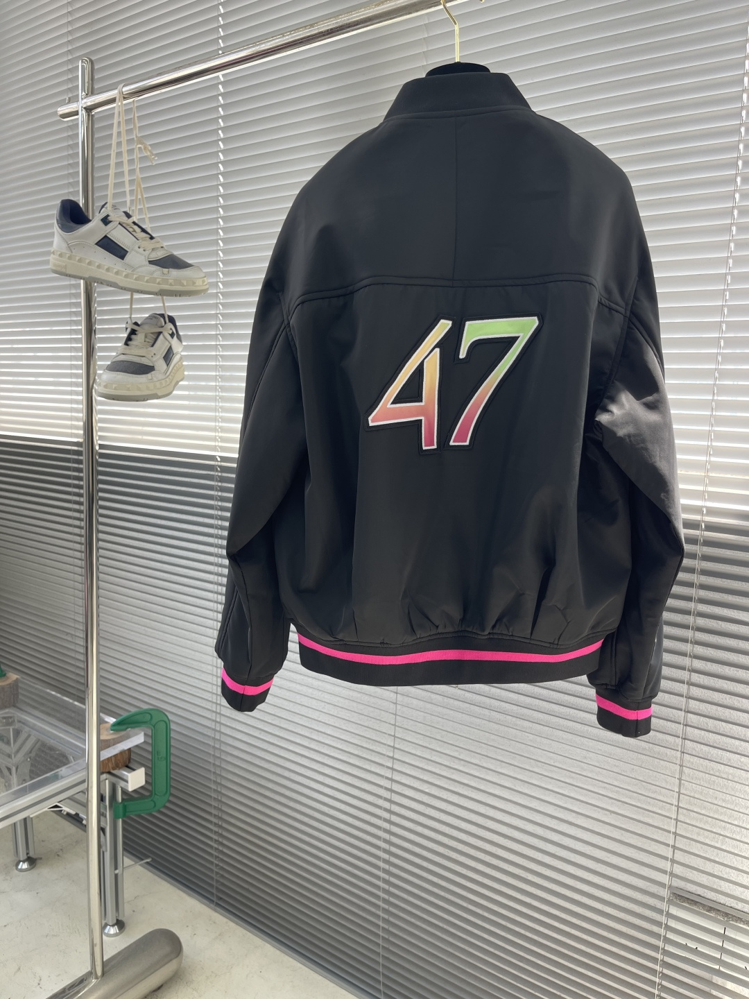 

-Dio      25ss新款DIO AND LEWIS HAMILTON 短夹克 
采用黑色科技