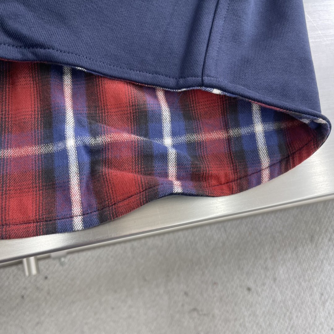 

-Balenciag 格纹双层衬衫外套
定制11尊享棉韵格纹料 定制高级绒洗水兰卫衣料 纹理清晰 质