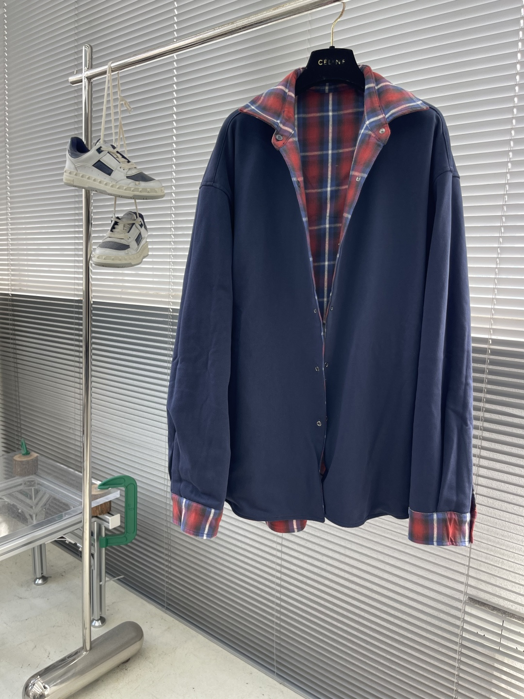 

-Balenciag 格纹双层衬衫外套
定制11尊享棉韵格纹料 定制高级绒洗水兰卫衣料 纹理清晰 质