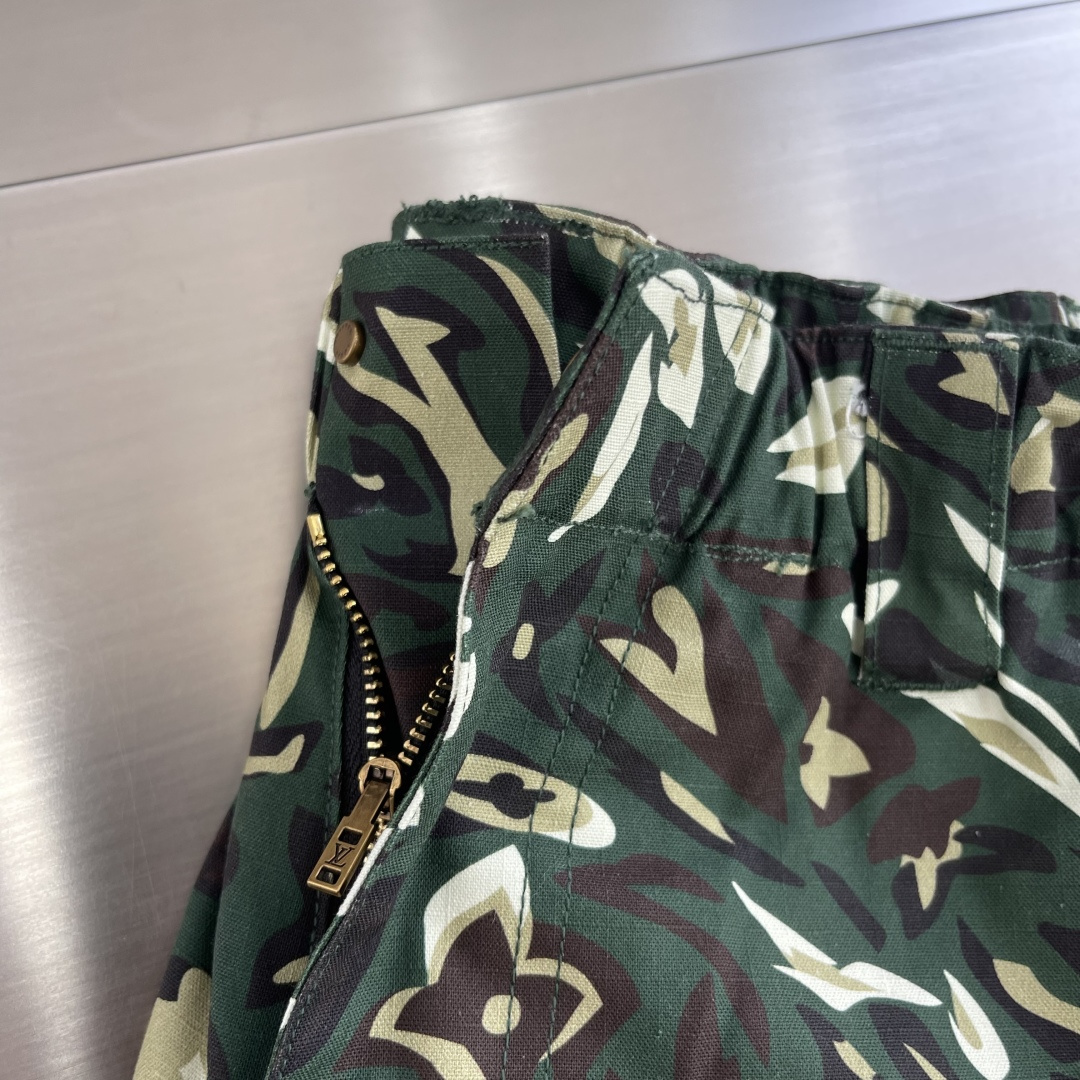 

-驴牌      25ss新款 Nigo 联名款迷彩多口袋设计长裤工装裤 男款
码数：S.M.L.X