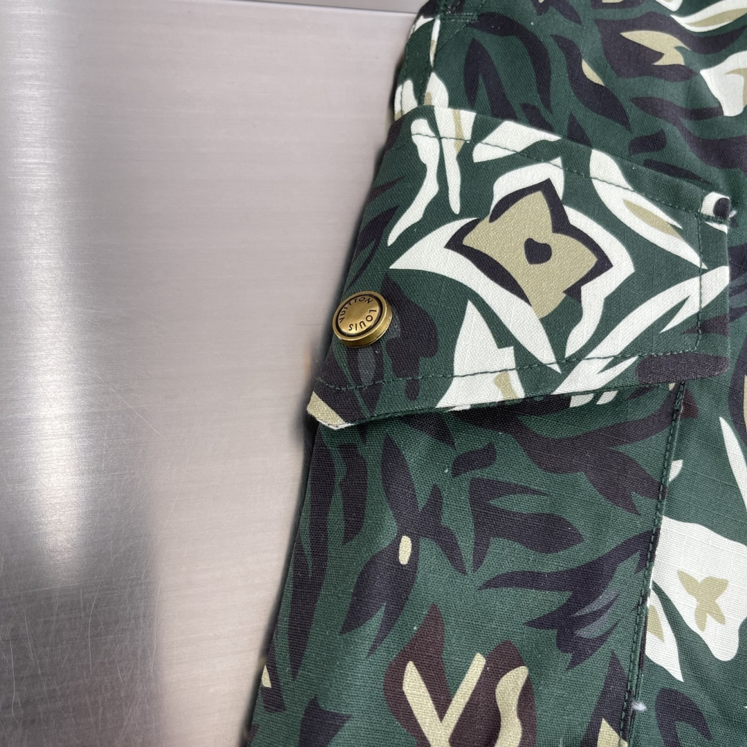 

-驴牌      25ss新款 Nigo 联名款迷彩多口袋设计长裤工装裤 男款
码数：S.M.L.X