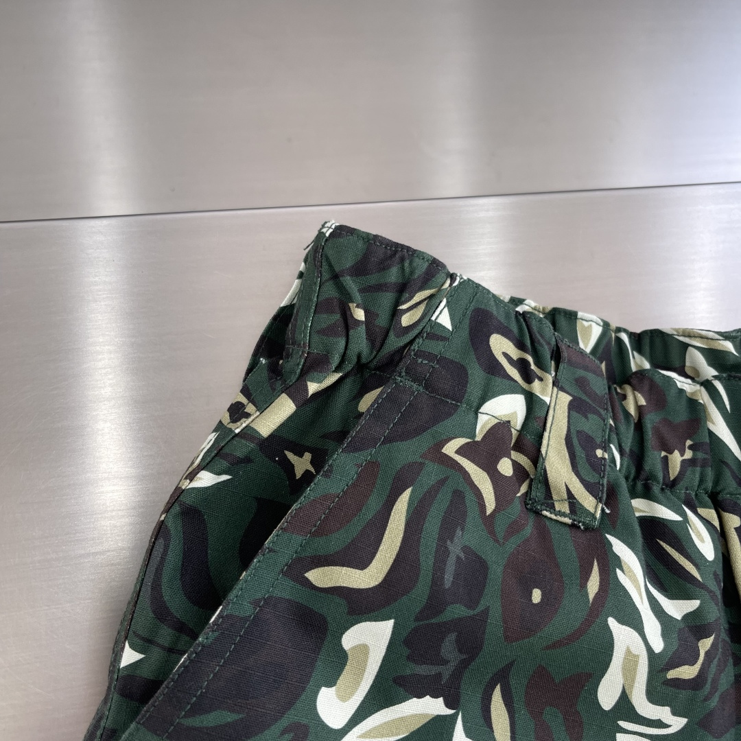 

-驴牌      25ss新款 Nigo 联名款迷彩多口袋设计长裤工装裤 男款
码数：S.M.L.X