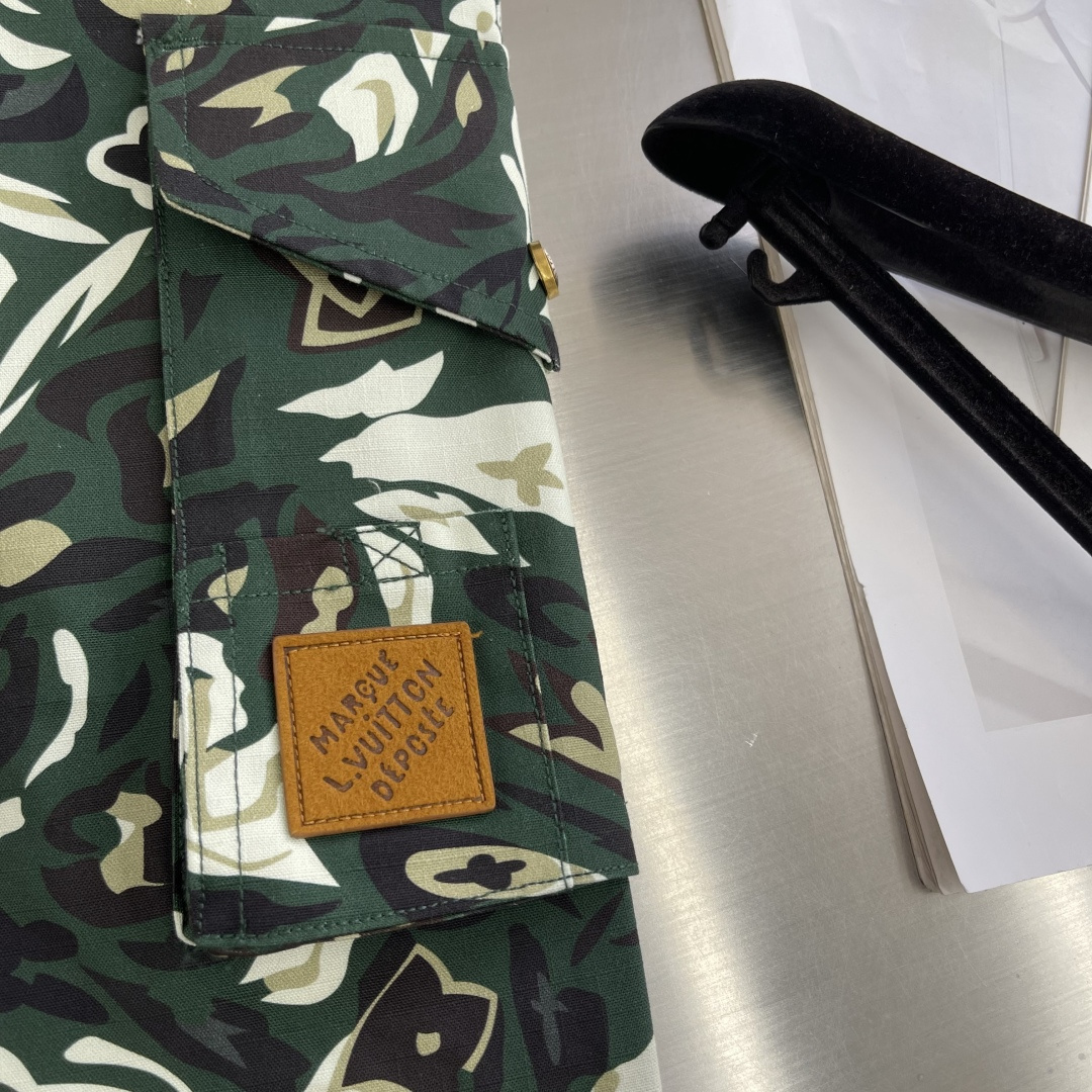 

-驴牌      25ss新款 Nigo 联名款迷彩多口袋设计长裤工装裤 男款
码数：S.M.L.X