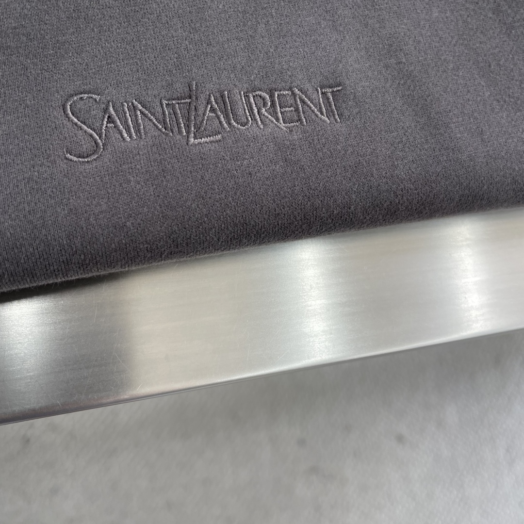-SaintLaurent 刺绣连帽衫定制定染棉阳离子铂尔精纺绒 细腻柔软 舒适贴肤 以高级深灰色为主基