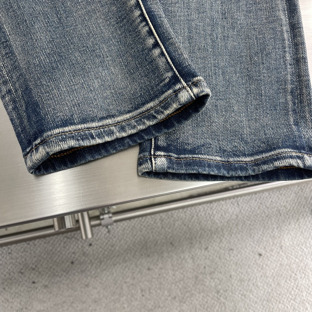 

-BBR    2025早秋新款牛仔裤，定制原版水洗牛仔面料，透气性舒适性及高，独特设计，顶级印花工