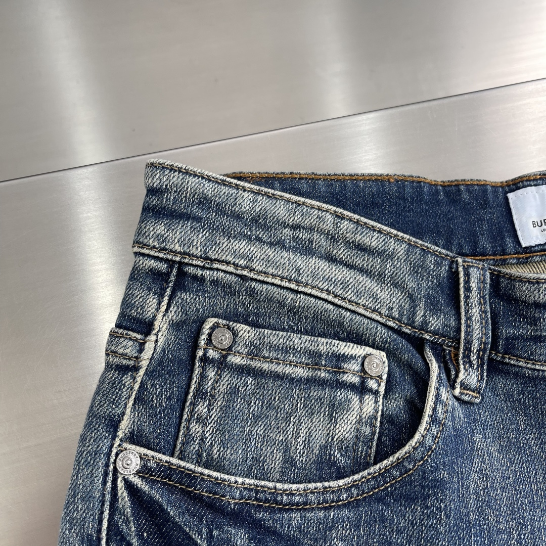 

-BBR    2025早秋新款牛仔裤，定制原版水洗牛仔面料，透气性舒适性及高，独特设计，顶级印花工
