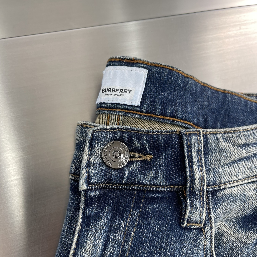 

-BBR    2025早秋新款牛仔裤，定制原版水洗牛仔面料，透气性舒适性及高，独特设计，顶级印花工