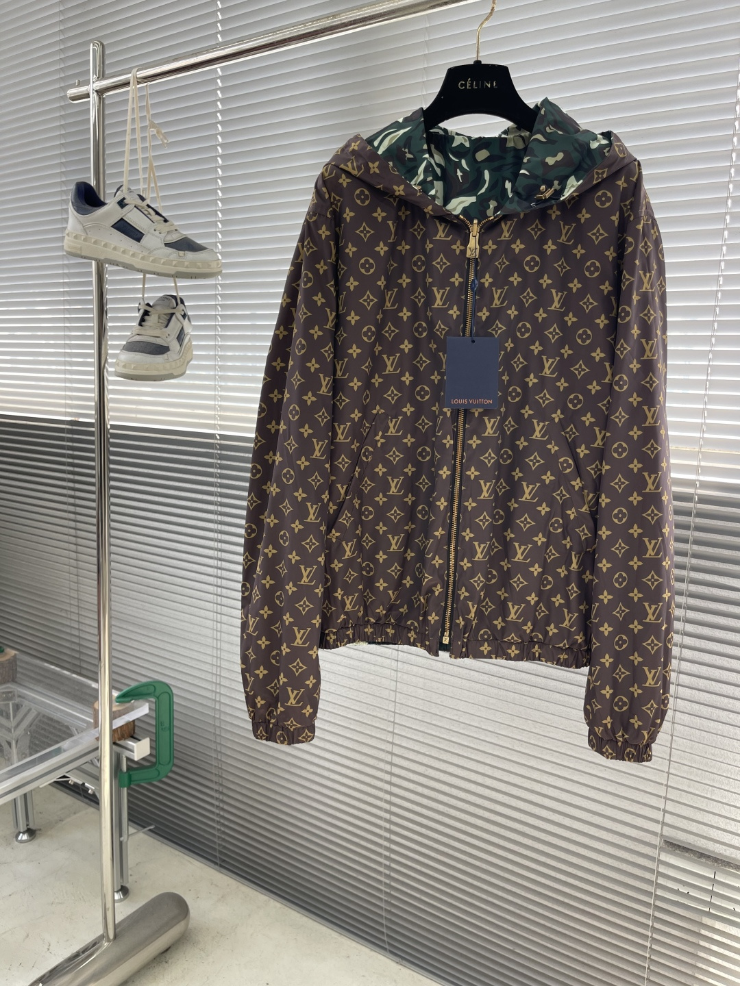 

-驴牌       25ss新款Nigo 联名款 双面连帽拉链夹克，男女同款，高版本！
码数：S.M