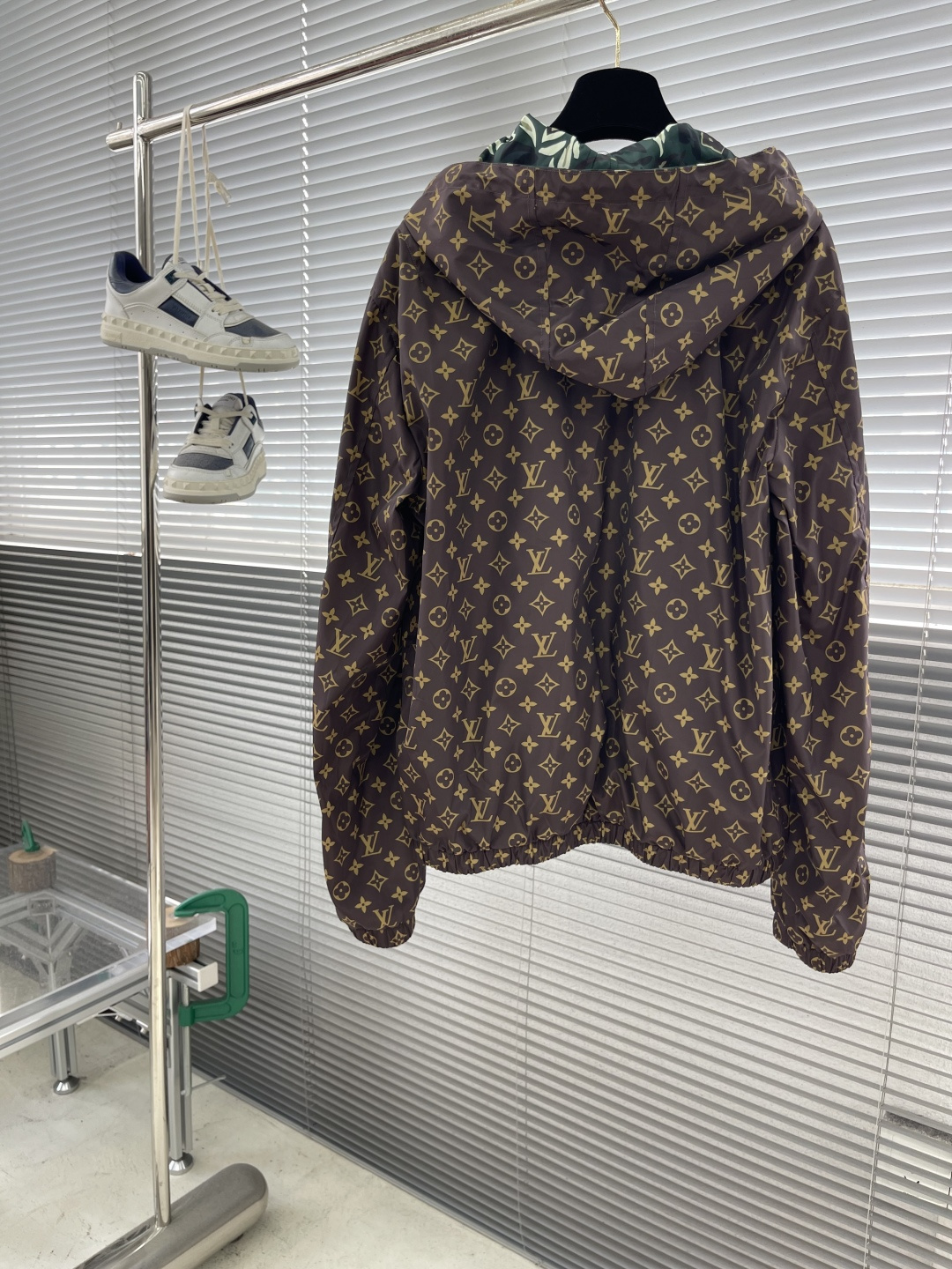 

-驴牌       25ss新款Nigo 联名款 双面连帽拉链夹克，男女同款，高版本！
码数：S.M