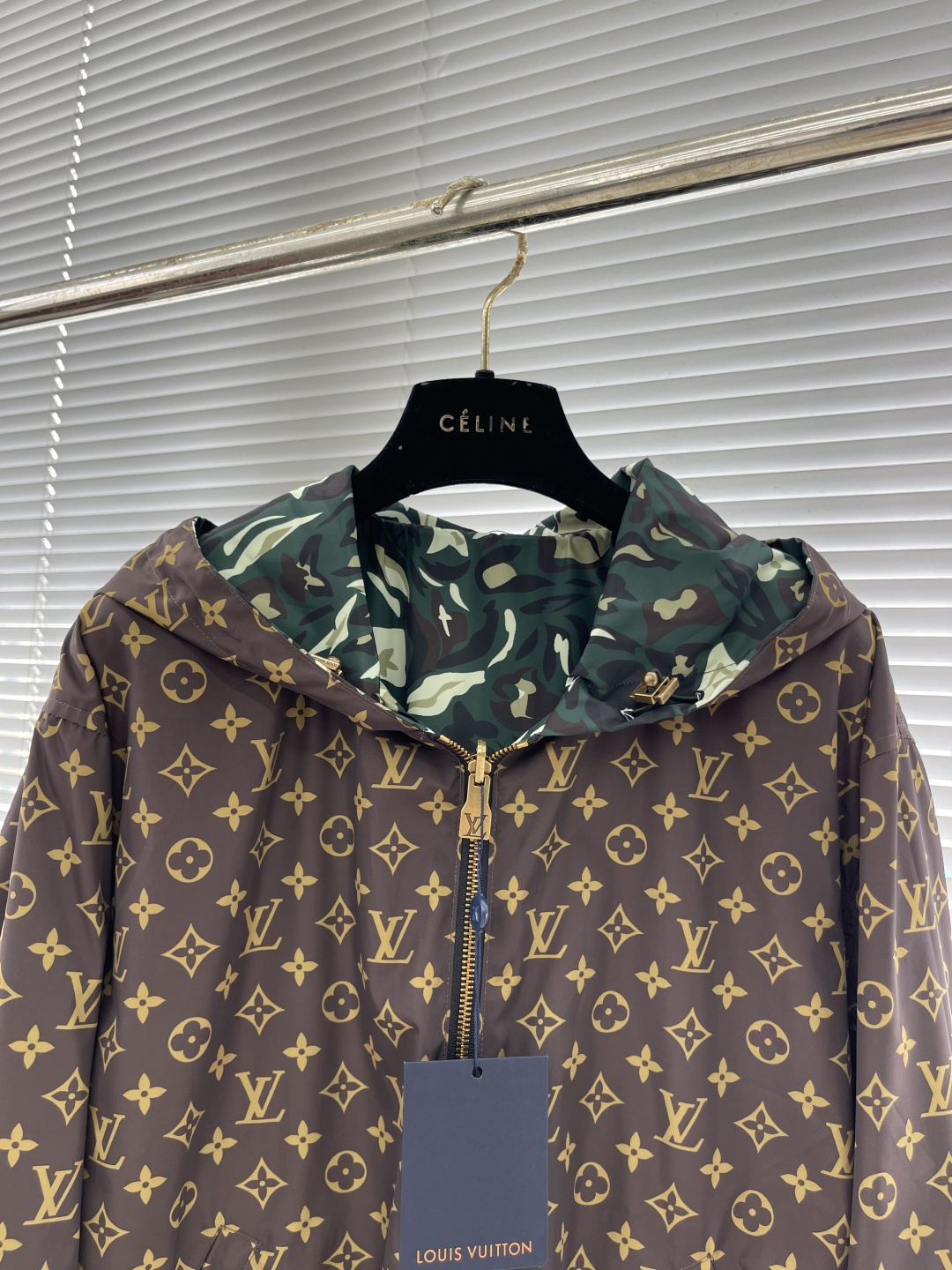 

-驴牌       25ss新款Nigo 联名款 双面连帽拉链夹克，男女同款，高版本！
码数：S.M