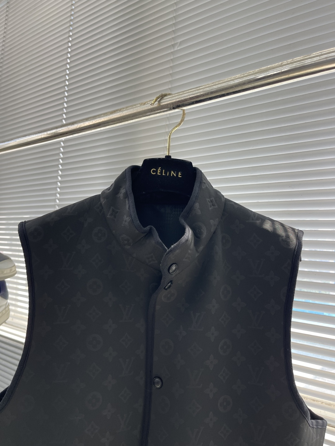 

-驴牌     25ss新款双面背心拥有轻薄衬垫，以 Monogram 绗缝图案和 Damier 提