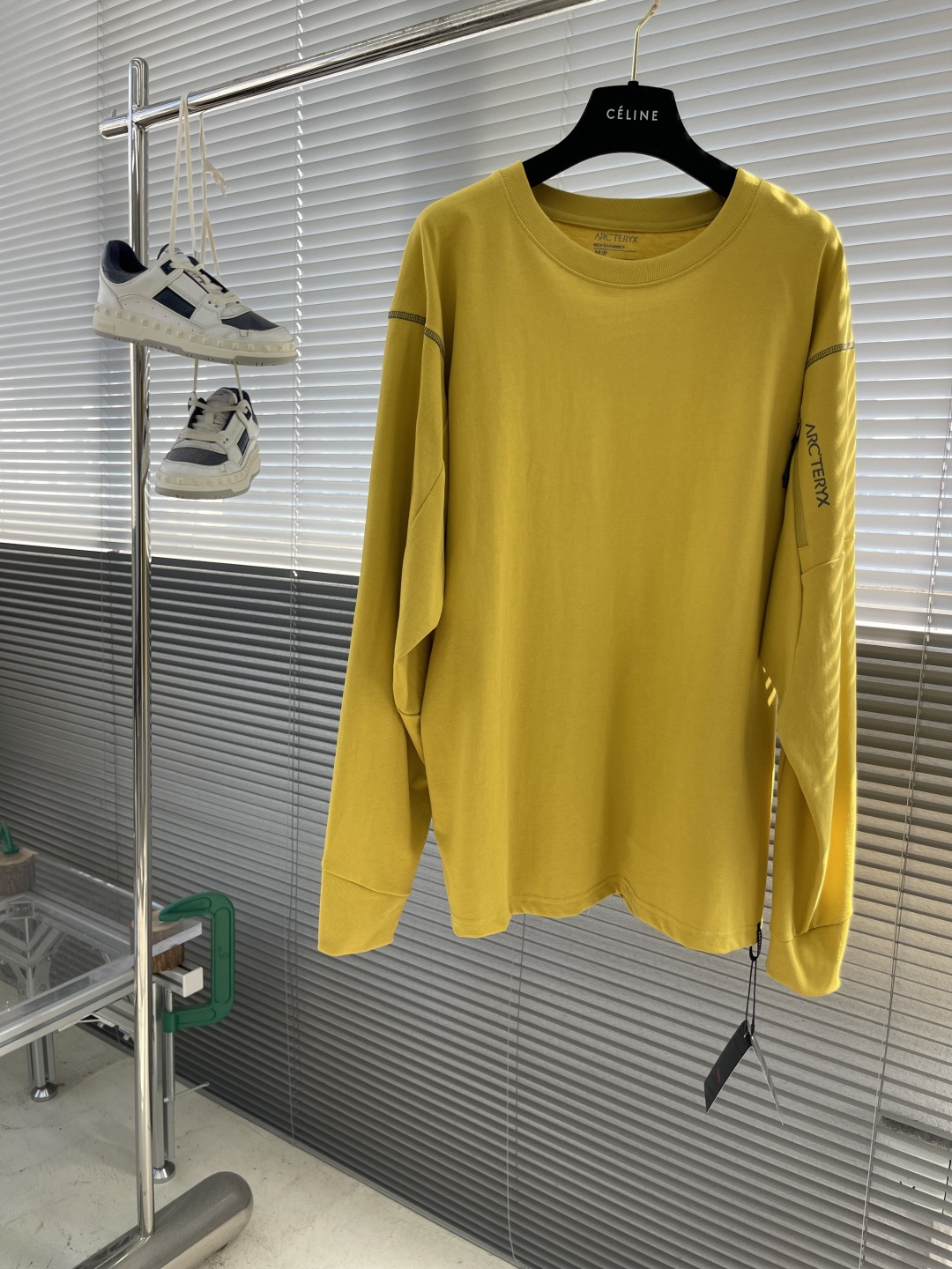 

-🐦 鸟家   2025fw长袖T恤  
小鸟字母LOGO明线拼接印花  
高端32s双纱280克面