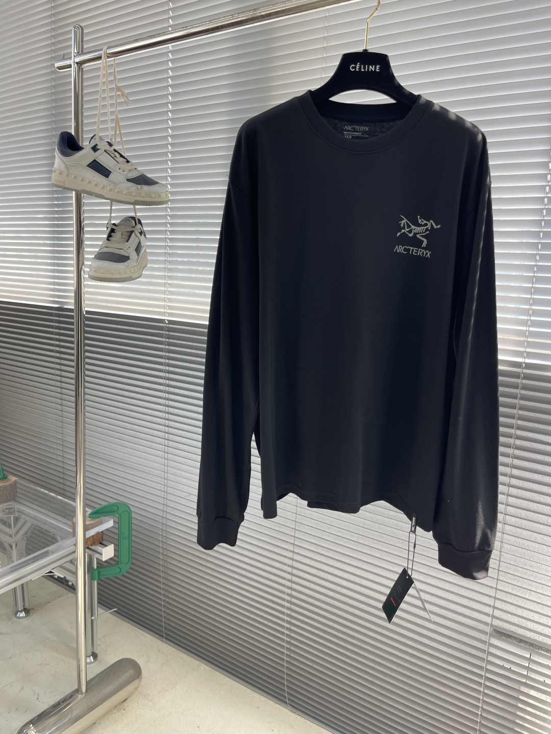 

-🐦 鸟家    2025FW长袖T恤  
小鸟字母LOGO明线拼接印花  
高端32s双纱280克