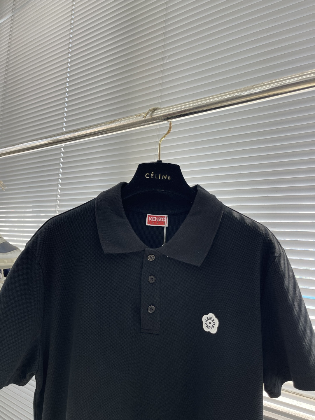 

-Kenz   2025春夏新款男士标识短袖Polo衫
延续经典商务休闲翻领POLO恤.该款Polo