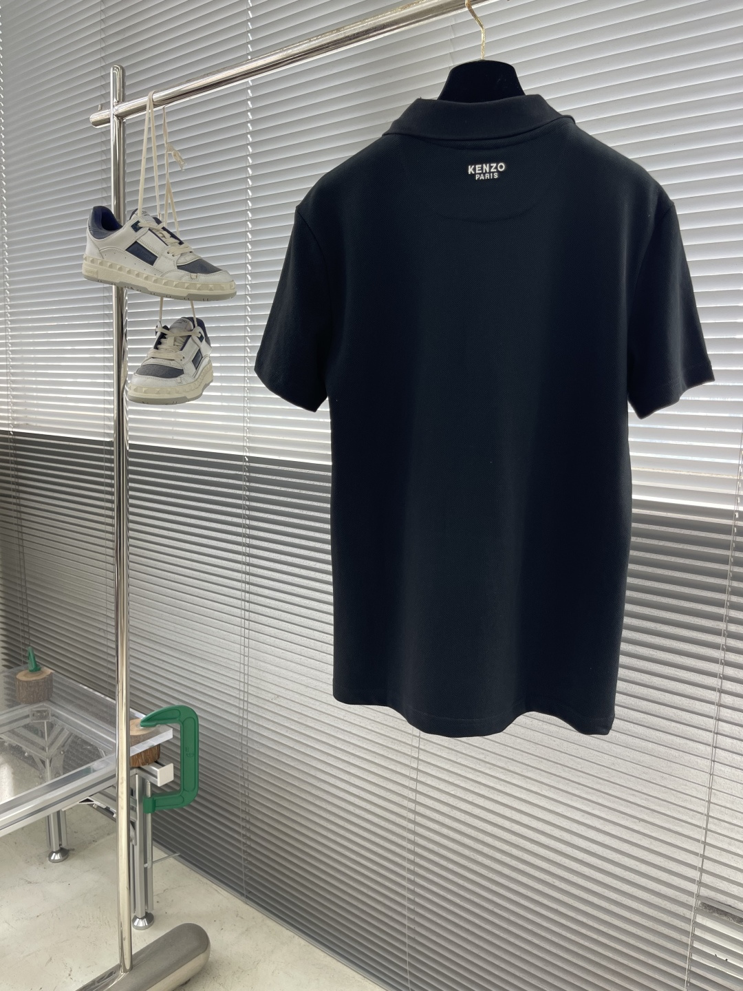 

-Kenz   2025春夏新款男士标识短袖Polo衫
延续经典商务休闲翻领POLO恤.该款Polo